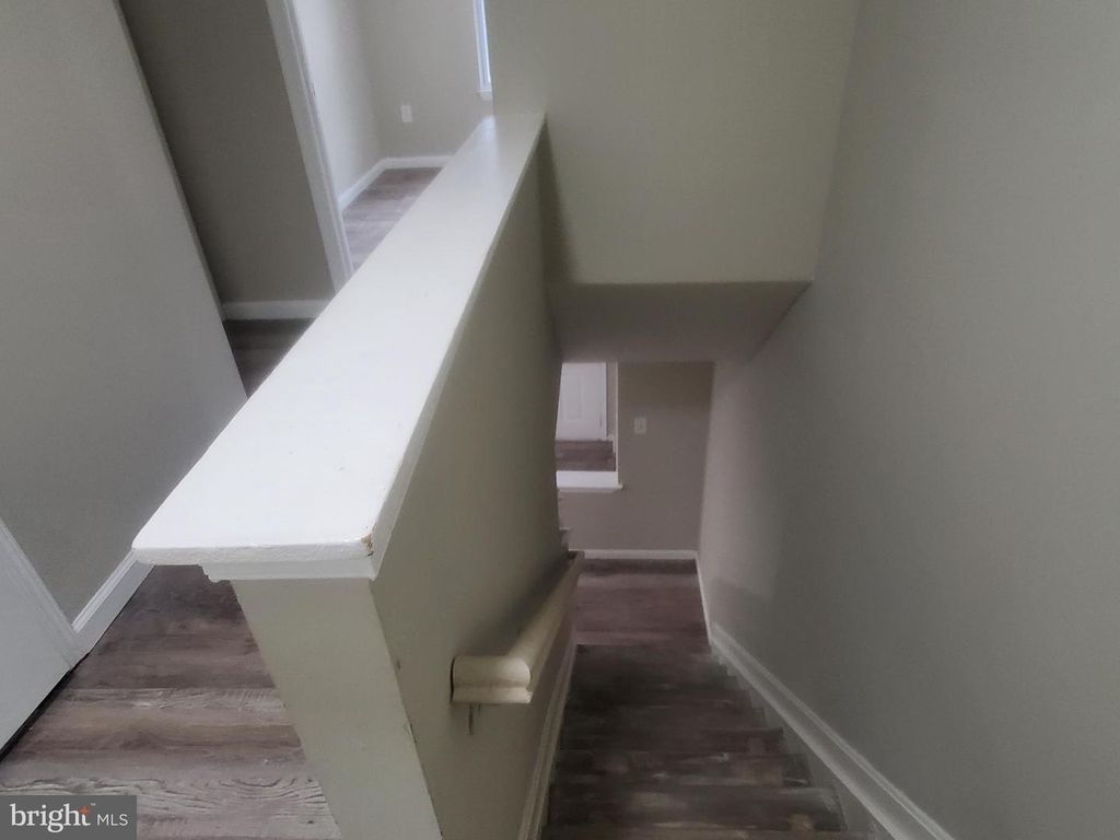 Image 11 of property listing at 14813 HAMMERSMITH CIR, Silver Spring, MD 20906