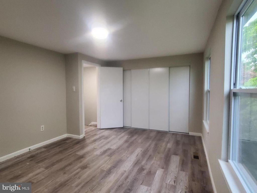 Image 14 of property listing at 14813 HAMMERSMITH CIR, Silver Spring, MD 20906