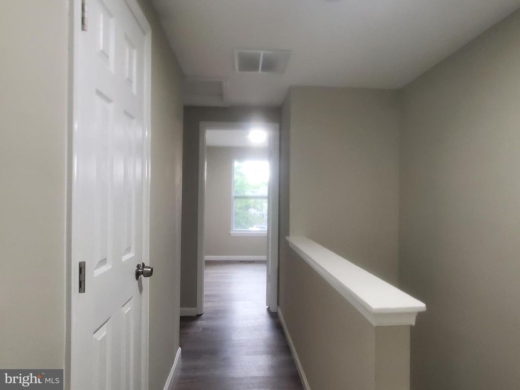 Image 17 of property listing at 14813 HAMMERSMITH CIR, Silver Spring, MD 20906