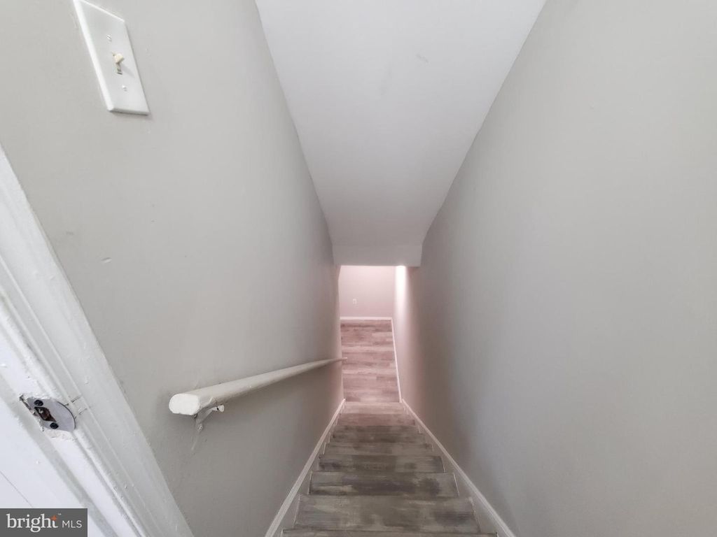 Image 24 of property listing at 14813 HAMMERSMITH CIR, Silver Spring, MD 20906