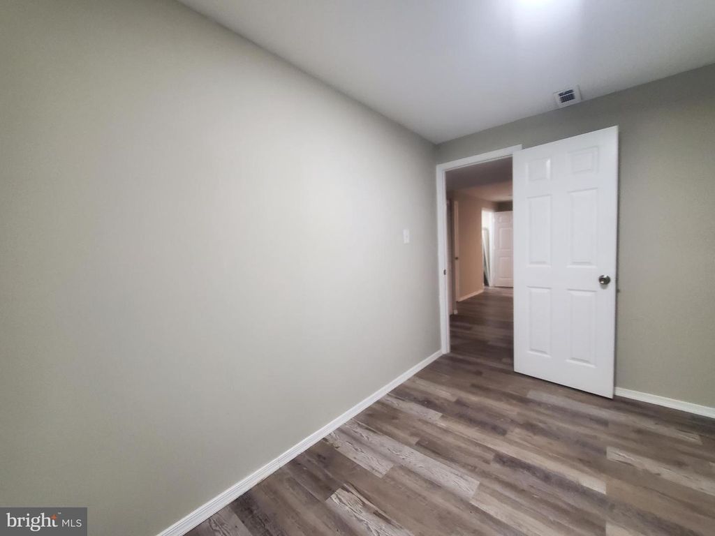Image 27 of property listing at 14813 HAMMERSMITH CIR, Silver Spring, MD 20906