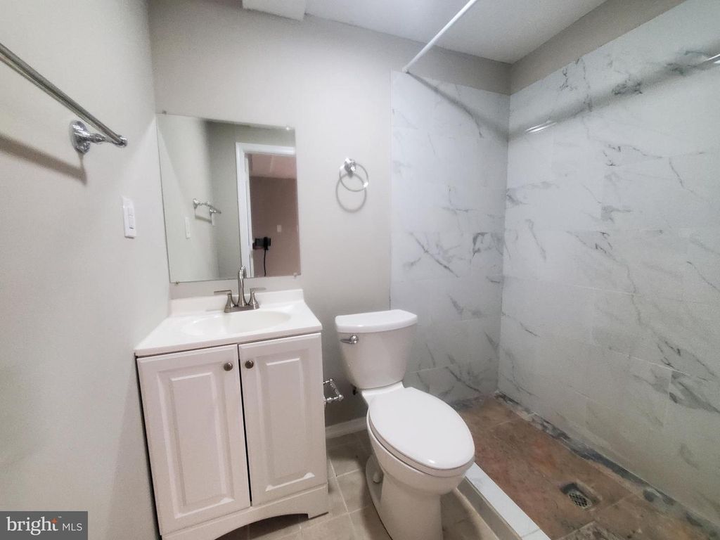Image 30 of property listing at 14813 HAMMERSMITH CIR, Silver Spring, MD 20906