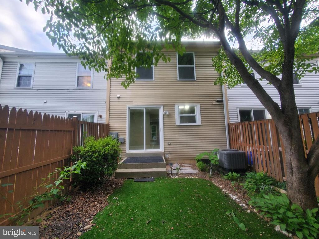 Image 34 of property listing at 14813 HAMMERSMITH CIR, Silver Spring, MD 20906