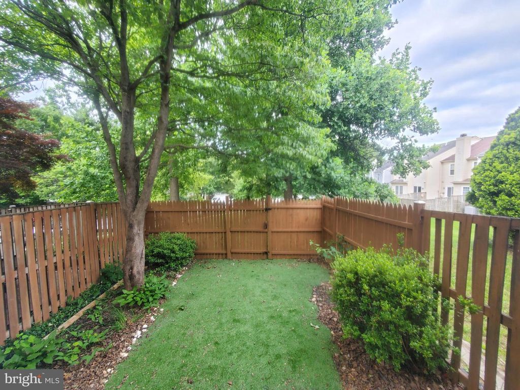 Image 36 of property listing at 14813 HAMMERSMITH CIR, Silver Spring, MD 20906