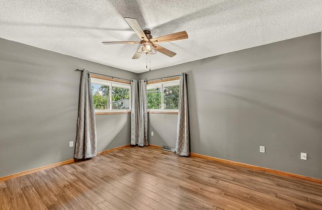 3935 Kahoun Court SE, Rochester, MN 55904