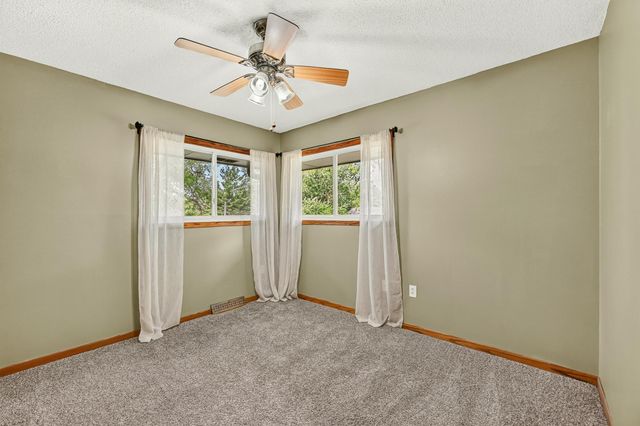 3935 Kahoun Court SE, Rochester, MN 55904