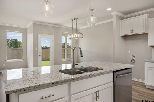 306 Driftwood Way, Whitehouse, TX 75791