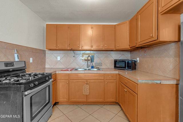 14057 Fortuna Street, Clint, TX 79928