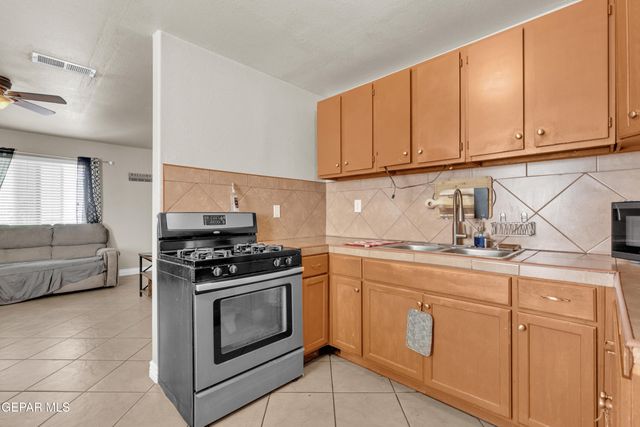 14057 Fortuna Street, Clint, TX 79928