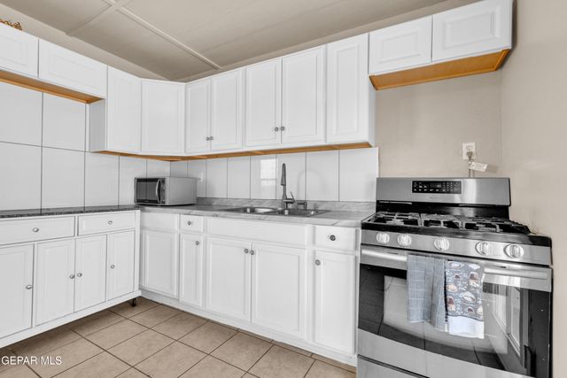 14057 Fortuna Street, Clint, TX 79928