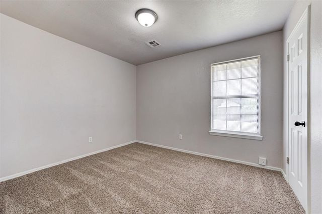 910 W Kyle Way, Mustang, OK 73064