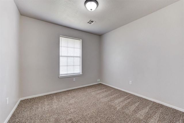 910 W Kyle Way, Mustang, OK 73064