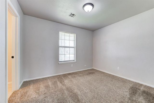 910 W Kyle Way, Mustang, OK 73064