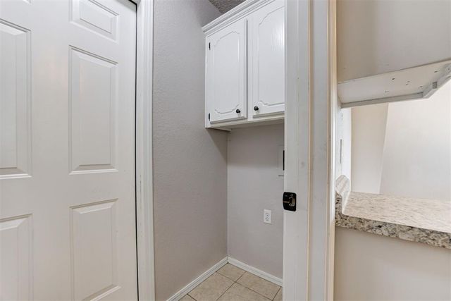 910 W Kyle Way, Mustang, OK 73064