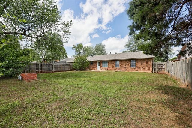 910 W Kyle Way, Mustang, OK 73064