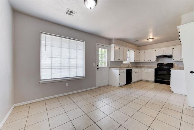 910 W Kyle Way, Mustang, OK 73064