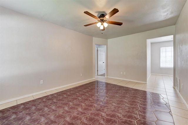 910 W Kyle Way, Mustang, OK 73064