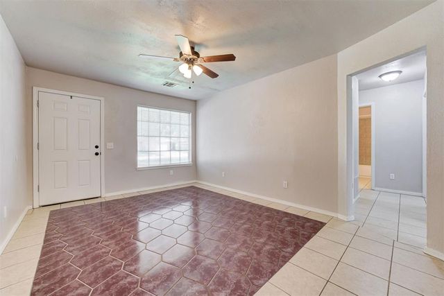 910 W Kyle Way, Mustang, OK 73064