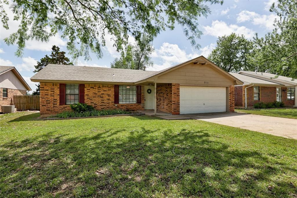 910 W Kyle Way, Mustang, OK 73064