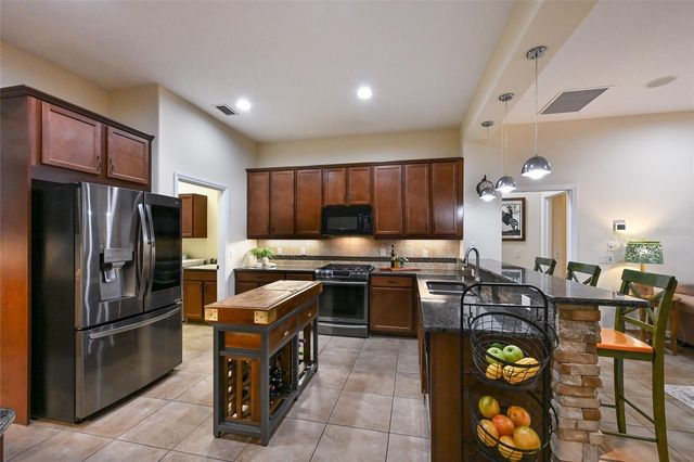 525 MAST DRIVE, Bradenton, FL 34208