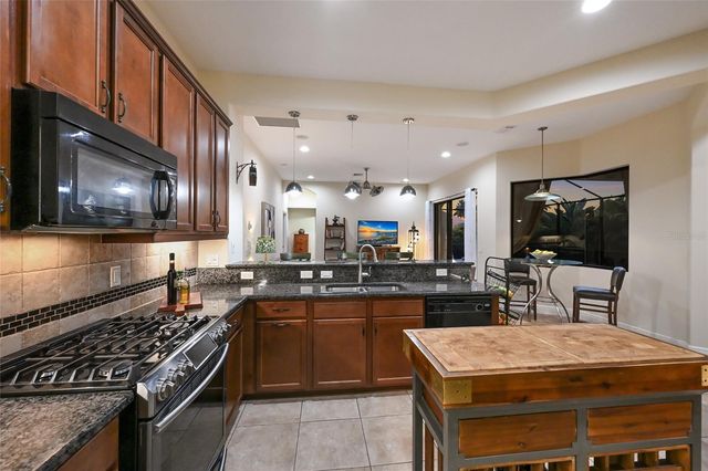 525 MAST DRIVE, Bradenton, FL 34208