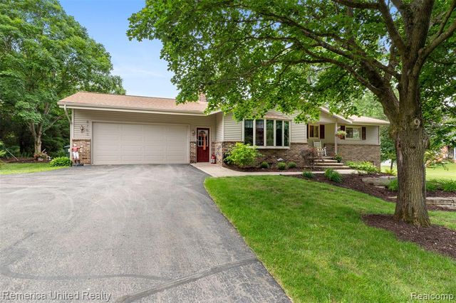 8763 Bishop Road, Brighton, MI 48116