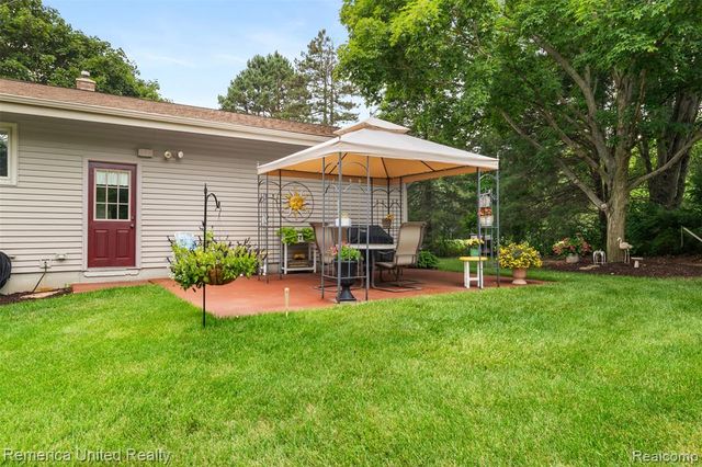 8763 Bishop Road, Brighton, MI 48116