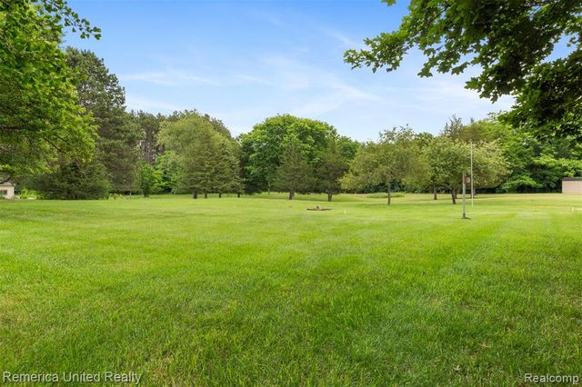 8763 Bishop Road, Brighton, MI 48116