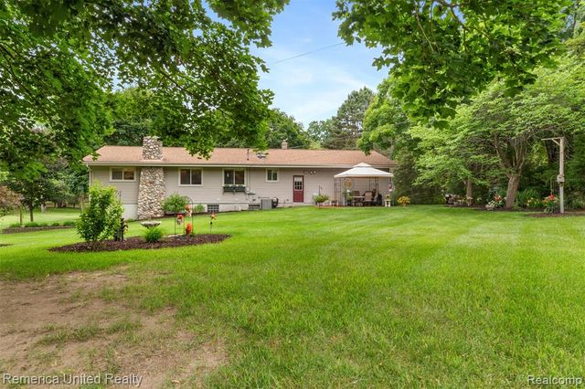 8763 Bishop Road, Brighton, MI 48116