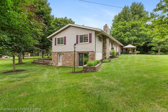 8763 Bishop Road, Brighton, MI 48116