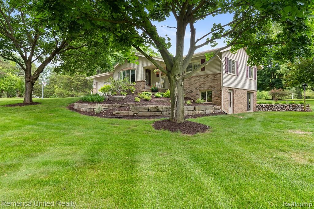 8763 Bishop Road, Brighton, MI 48116