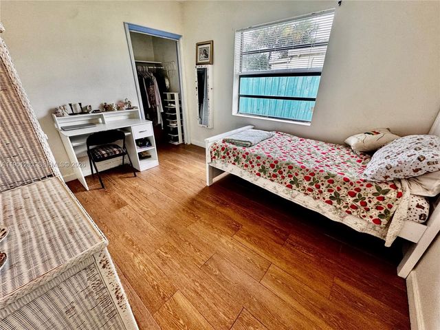 1335 NE 176th St, North Miami Beach, FL 33162