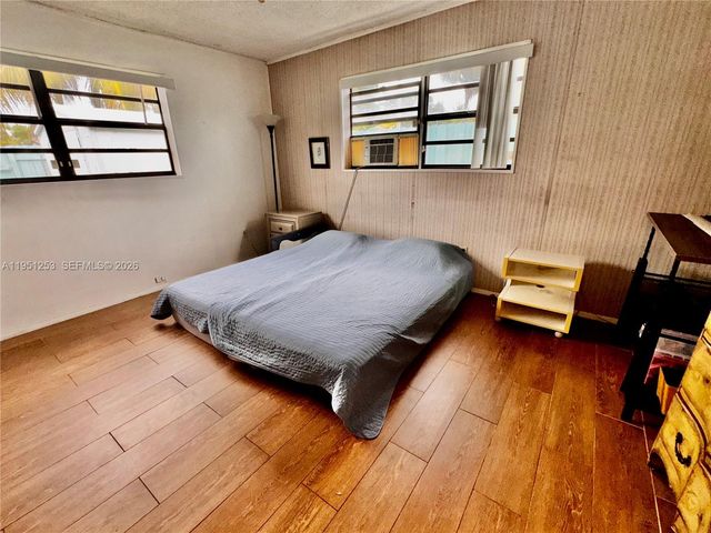 1335 NE 176th St, North Miami Beach, FL 33162