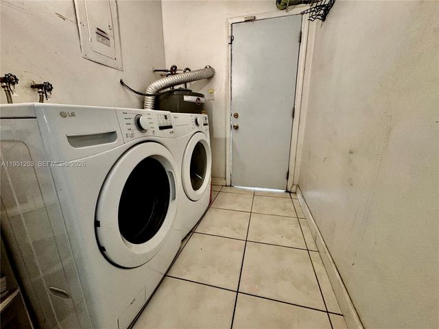 1335 NE 176th St, North Miami Beach, FL 33162