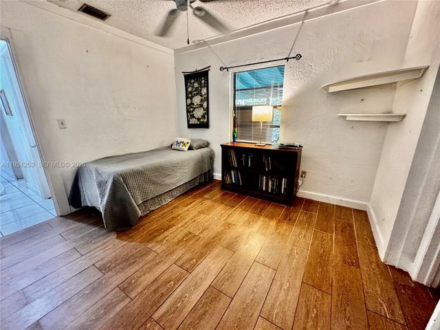 1335 NE 176th St, North Miami Beach, FL 33162