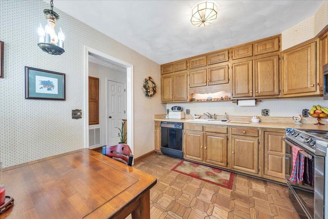 S 2409 Clearing RD, Salem, VA 24153