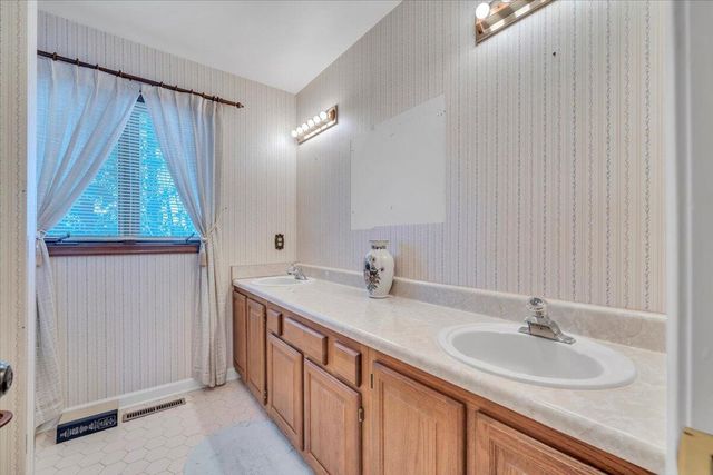 S 2409 Clearing RD, Salem, VA 24153