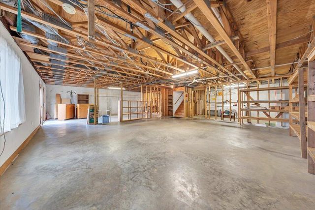 S 2409 Clearing RD, Salem, VA 24153