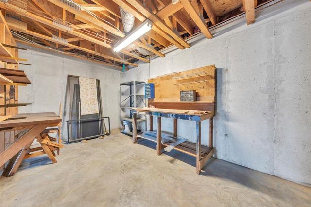 S 2409 Clearing RD, Salem, VA 24153