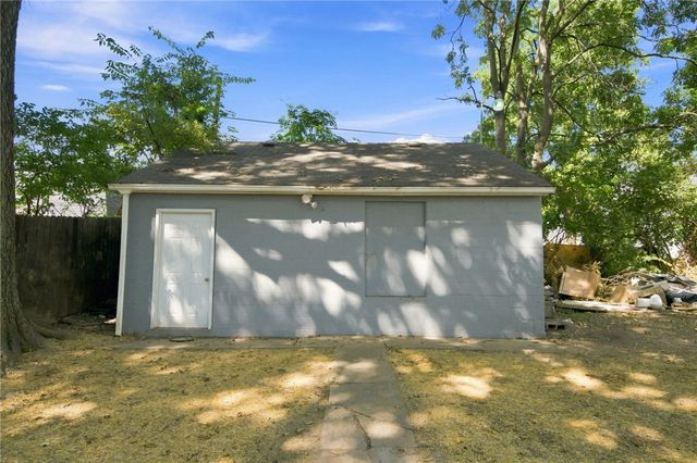 2403 S Sutphin Street, Middletown, OH 45044