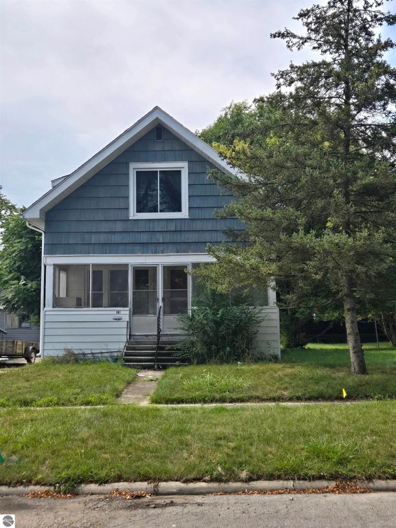 Image 1 of property listing at 907 N Court Avenue, Alma, MI 48801