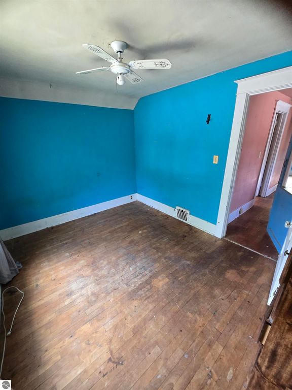 Image 11 of property listing at 907 N Court Avenue, Alma, MI 48801