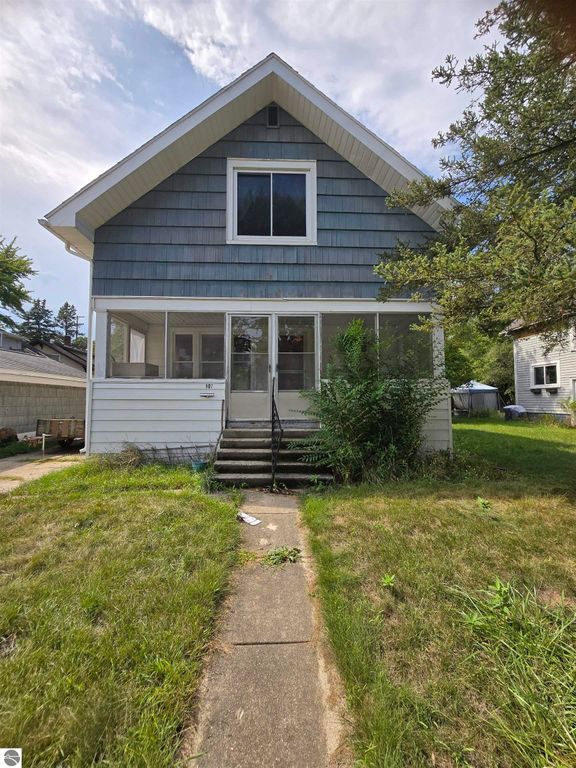 Image 3 of property listing at 907 N Court Avenue, Alma, MI 48801