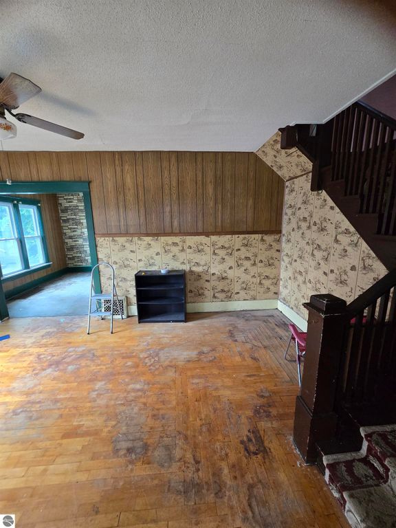 Image 4 of property listing at 907 N Court Avenue, Alma, MI 48801