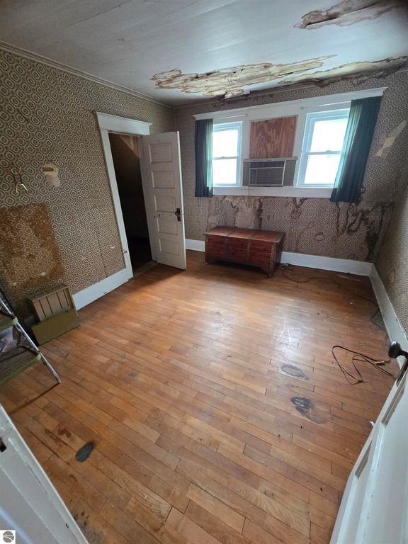 Image 9 of property listing at 907 N Court Avenue, Alma, MI 48801