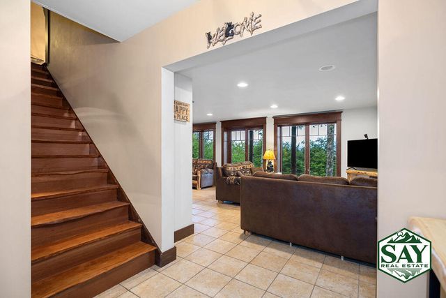 189 Oseetah Woods Road, Saranac Lake, NY 12983