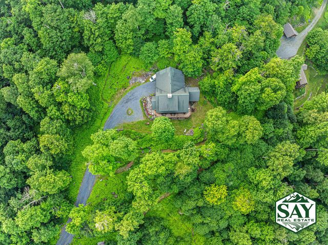 189 Oseetah Woods Road, Saranac Lake, NY 12983