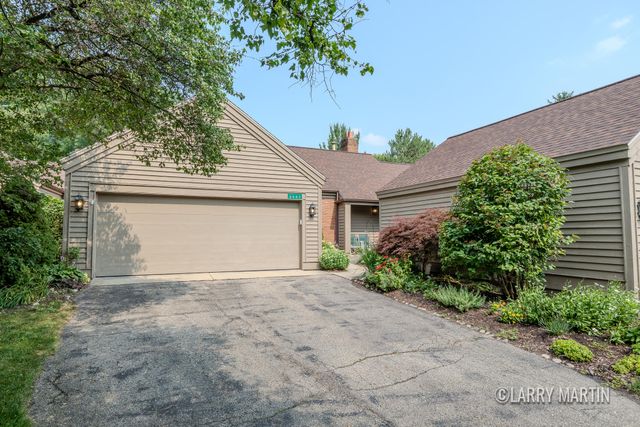 6663 Waybridge Drive Se 37, Cascade Twp, MI 49546
