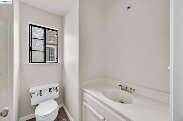 1068 Foster St, Alameda, CA 94502