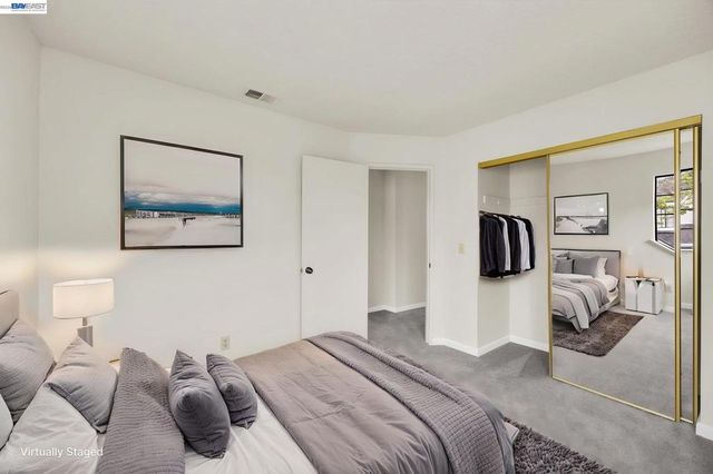 1068 Foster St, Alameda, CA 94502